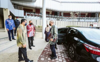 YBhg. Tan Sri Azman Menyantuni Warga UTM Kuala Lumpur