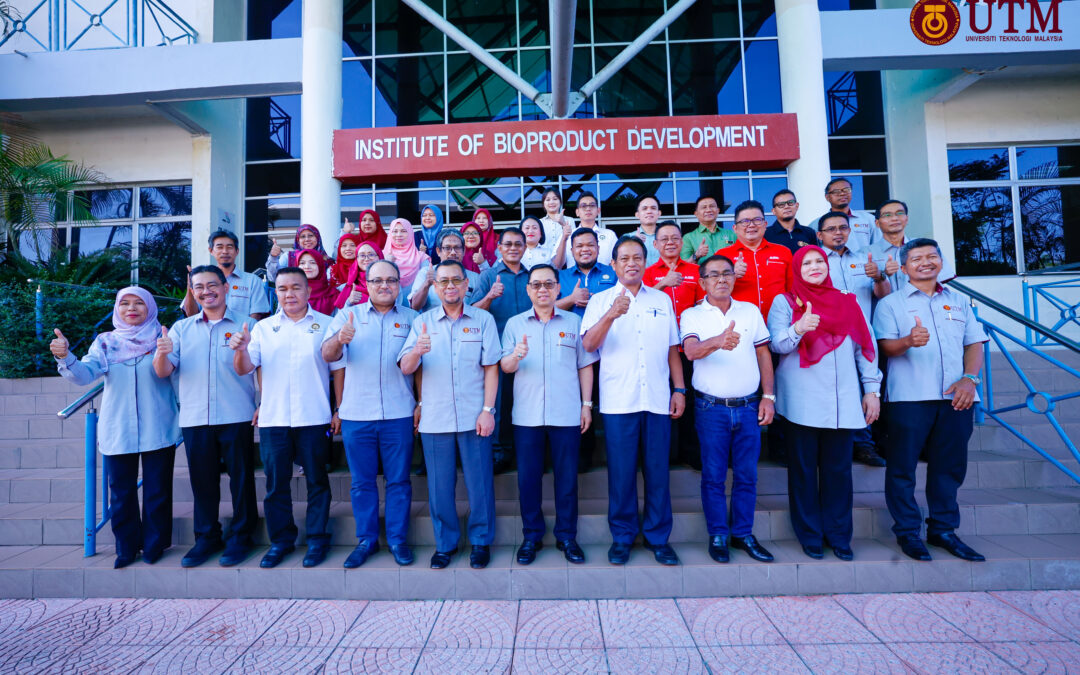 𝐋𝐚𝐰𝐚𝐭𝐚𝐧 𝐊𝐞𝐫𝐣𝐚 𝐝𝐚𝐧 𝐏𝐞𝐫𝐛𝐢𝐧𝐜𝐚𝐧𝐠𝐚𝐧 𝐊𝐞𝐫𝐣𝐚𝐬𝐚𝐦𝐚 𝐝𝐢 𝐚𝐧𝐭𝐚𝐫𝐚 Kementerian 𝐈𝐧𝐝𝐮𝐬𝐭𝐫𝐢 𝐌𝐚𝐤𝐚𝐧𝐚𝐧, 𝐊𝐨𝐦𝐨𝐝𝐢𝐭𝐢 𝐝𝐚𝐧 𝐏𝐞𝐦𝐛𝐚𝐧𝐠𝐮𝐧𝐚𝐧 𝐖𝐢𝐥𝐚𝐲𝐚𝐡 𝐒𝐚𝐫𝐚𝐰𝐚𝐤 (𝐌-𝐅𝐈𝐂𝐎𝐑𝐃) 𝐝𝐚𝐧 𝐔𝐧𝐢𝐯𝐞𝐫𝐬𝐢𝐭𝐢 𝐓𝐞𝐤𝐧𝐨𝐥𝐨𝐠𝐢 𝐌𝐚𝐥𝐚𝐲𝐬𝐢𝐚 (𝐔𝐓𝐌)
