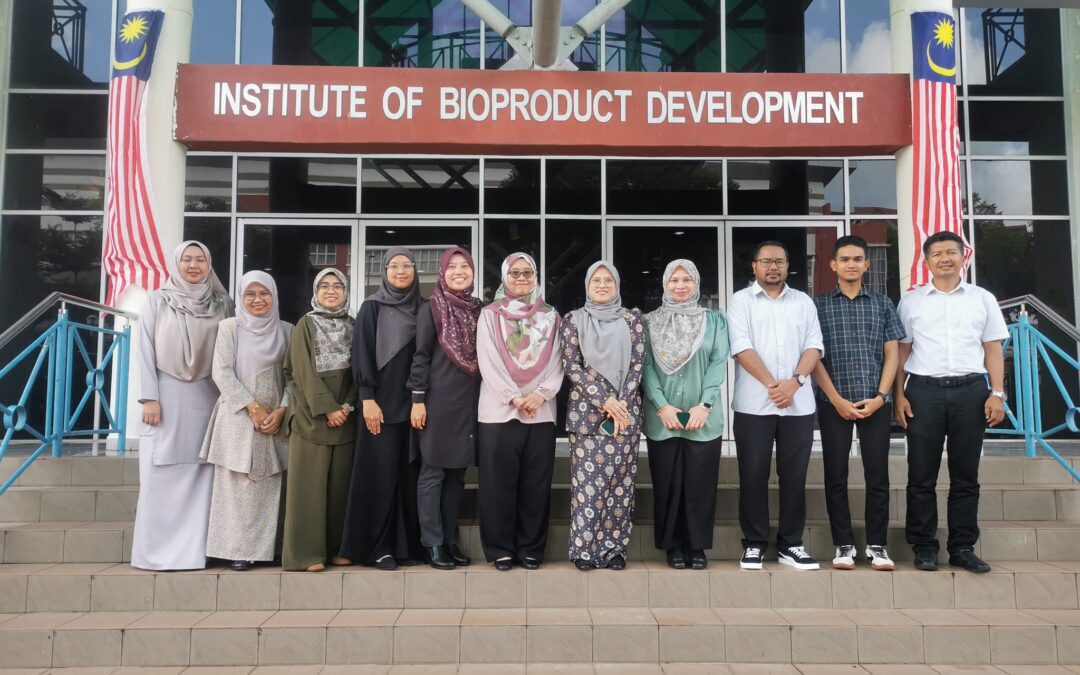 Lawatan Kunjungan Hormat dari Pusat Penyelidikan Bioaromatik, Universiti Malaysia Pahang (UMPSA) ke Institut Pembangunan Bioproduk UTM.