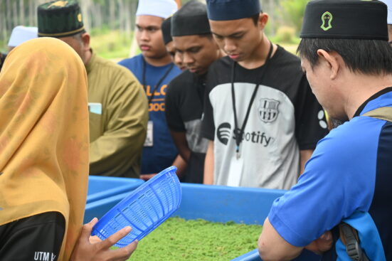 Madrasah Darul Istiqamah peroleh manfaat ilmu pertanian fertigasi rock melon dari UTM