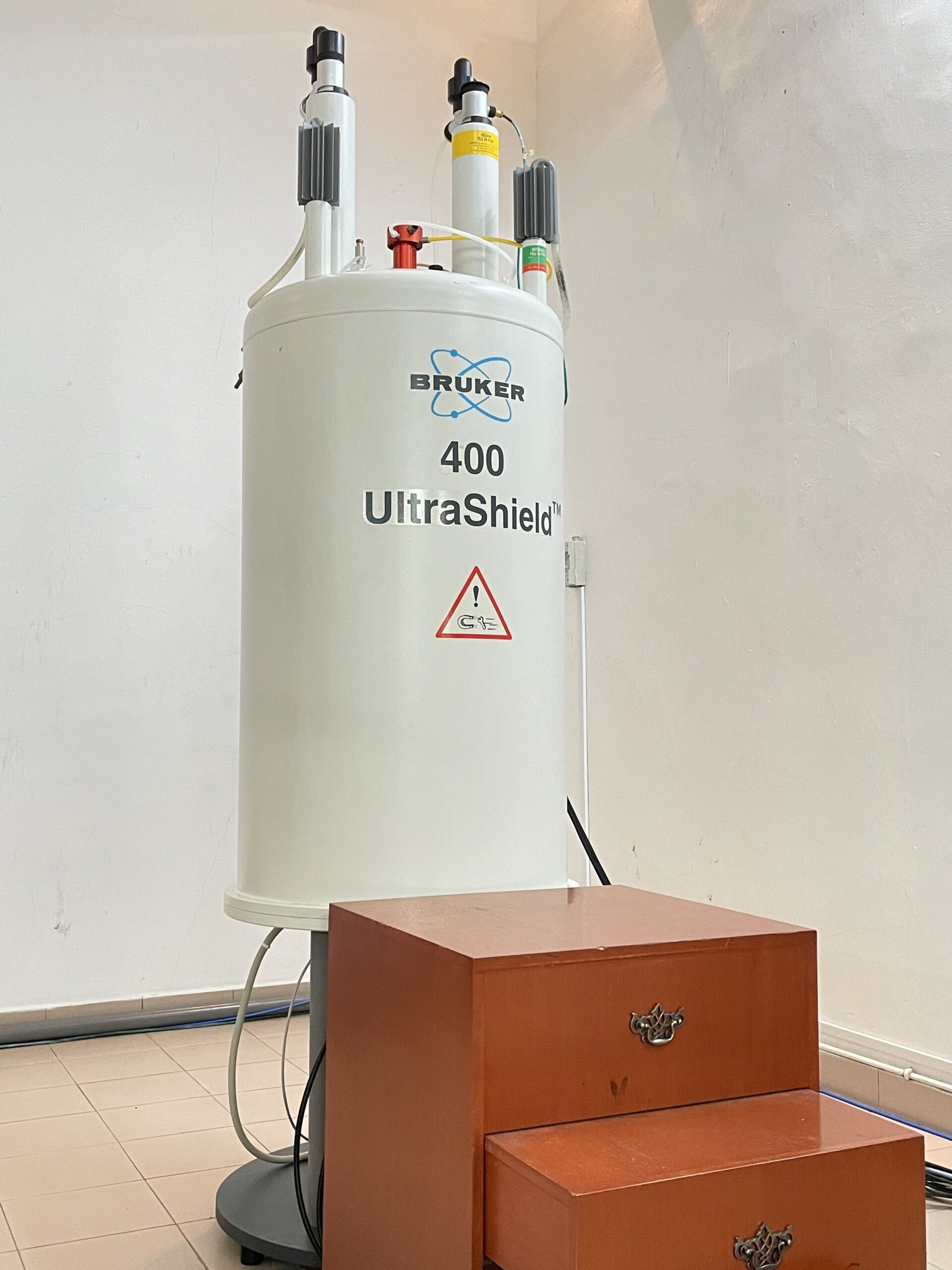NMR Resonans Magnet Nucleus 2 UNIVERSITY LABORATORY MANAGEMENT CENTRE
